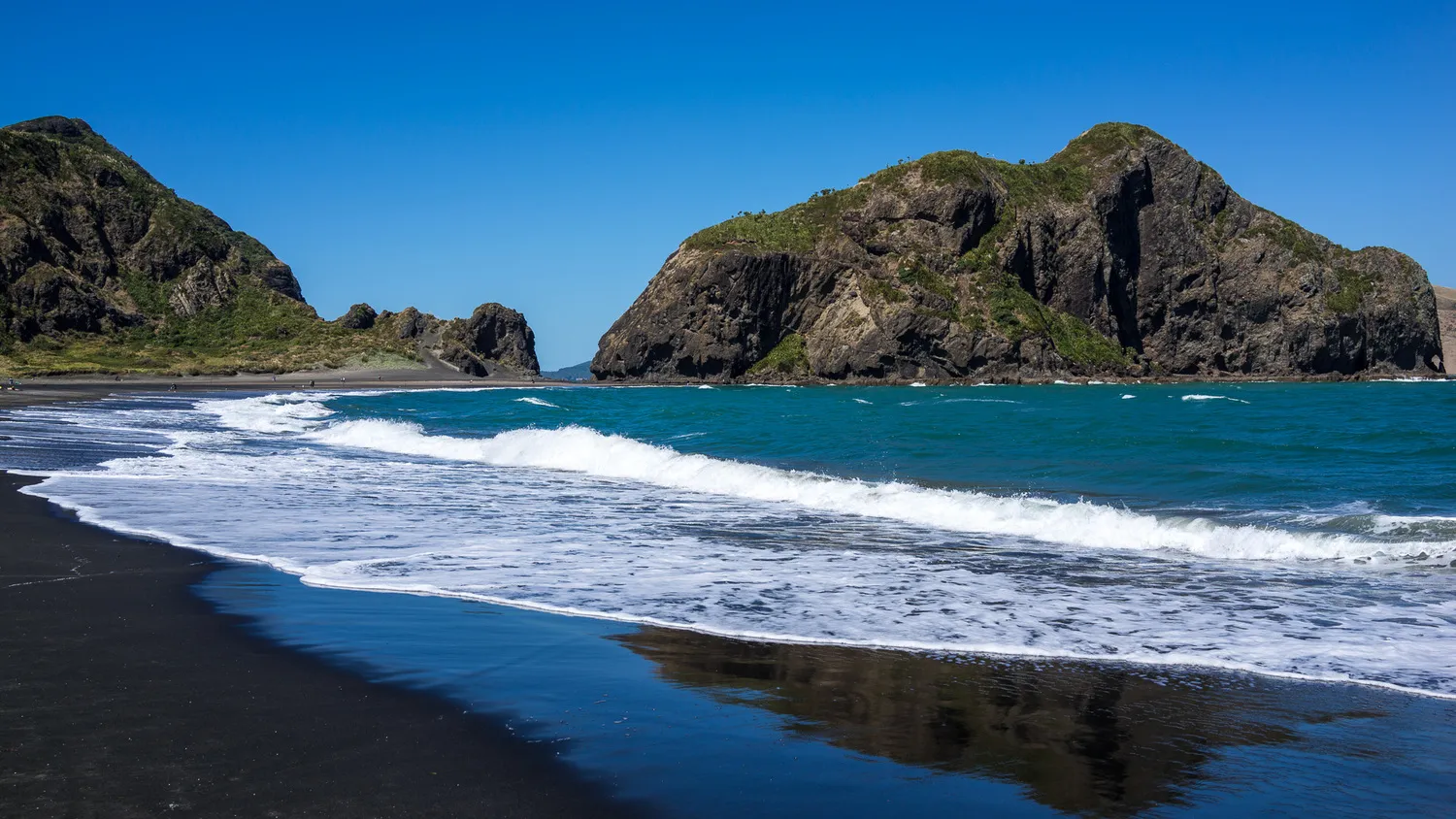 Whatipu Beach on New Zealand’s north island
